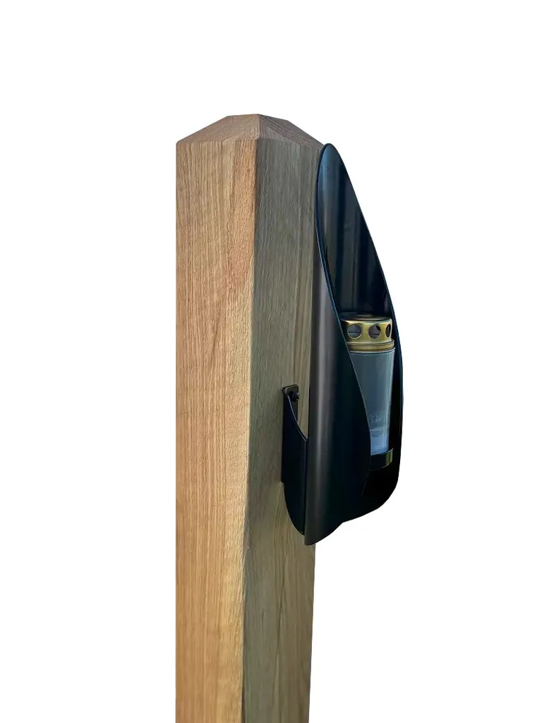 Gravlysholder "Omfamna". Lakkert, sort eller kobber.