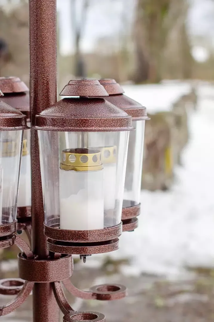 Gravlykt "Staffan" (Tilhørende til lyktstolpe Värna)