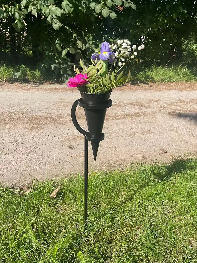 Stativ for gravvase/gravlys 2 stk. Lakkert sort.